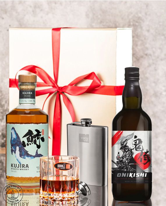 מארז מתנה זוג וויסקי יפני עם פלאסק באריזת קרטון יוקרתית מארז מתנה זוג וויסקי יפני עם פלאסק באריזת קרטון יוקרתית